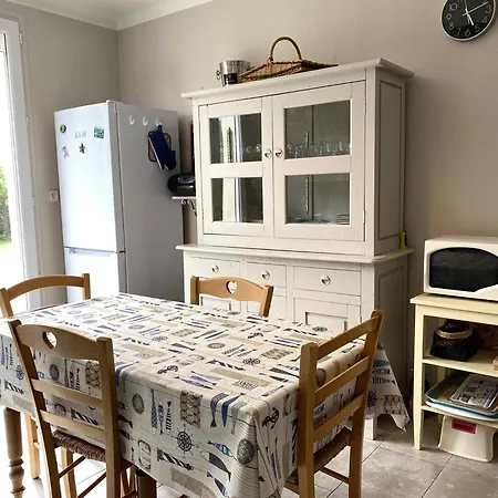 Charmante Maison Renovee A Avec Jardin Clos, Terrasse Et Parking, A 1km De La - Fr-1-368-423 * 트레뵈르덴